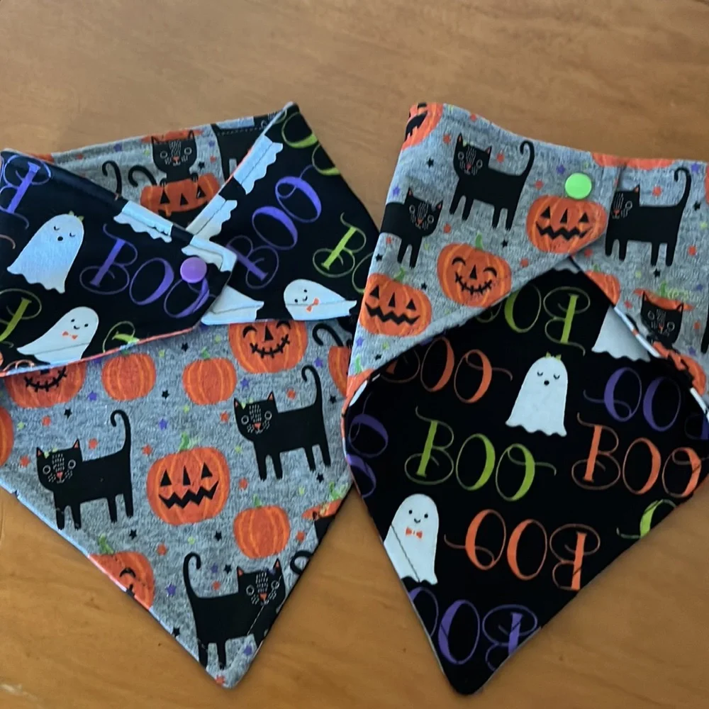 Halloween cats/ghosts bandana bib